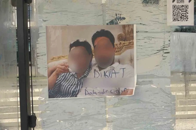 Otobüs durağına asılan "Dikkat, dolandırıcıdır" yazılı fotoğraf karesi görenleri şaşırttı
